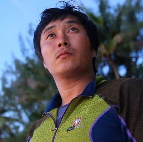 김병만(방송인/개그맨)
개그맨 김병만이 배우 하지원에게 ‘정글 러브콜(?)’을 보냈다.
JTBC ‘이수근 김병만의 상류사회’에서는 ‘옥탑인’ 이수근, 김병만과 ‘정글인’ 박정철, 리키 김, 류담, 노우진이 한 자리에 모인 가운데 ‘단 둘이 정글에 같이 가고 싶은 여자 연예인’을 두고 열띤 반상회가 열렸다.