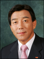 김창근(기업인/SK케미컬대표)
SK그룹 최고 의사결정기구인 수펙스추구협의회 김창근<사진> 의장은 2일 “‘따로 또 같이 3.0’ 체제 도입을 근간으로 하는 자율∙책임경영과 혁신경영으로 더 큰 행복을 지속적으로 창출하자”고 밝혔다.