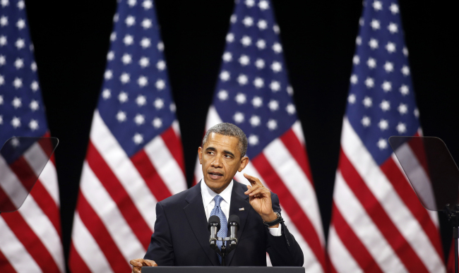 <YONHAP PHOTO-0080> In this Jan. 29, 2013, file photo, President Barack Obama speaks about immigration reform Tuesday, Jan. 29, 2013, at Del Sol High School in Las Vegas. The immigration debate is threatening to split the Republican Party, pitting those who focus mainly on presidential elections against those who care mostly about congressional races. Granting illegal residents a path to citizenship, which critics call "amnesty," is deeply unpopular in many House Republicans' districts. However, Obama wants such a pathway. (AP Photo/Isaac Brekken, File)/2013-02-03 01:03:29/ <저작권자 ⓒ 1980-2013 ㈜연합뉴스. 무단 전재 재배포 금지.>
U.S. President Barack Obama.    AP-Yonhap News
