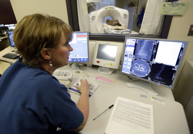 Technician Marion Price operates equipment during a CT scan of the 4,000-year-old Egyptian mummy named Tjeby, from the Virginia Museum of Fine Arts, at the HCA Virginia Imaging center in Richmond, Virginia, Friday.   AP-Yonhap News