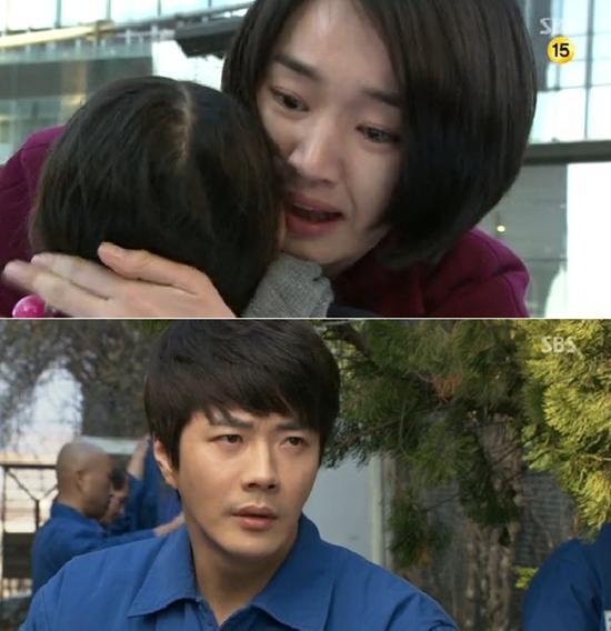 수애(상위/박수애/배우),권상우(하위/배우)
SBS 월화 드라마 ‘야왕’(조영광, 박신우 연출, 이희명 극본) 시청률이 2주 연속 자체 최고 기록을 경신했다. 2월 5일 시청률조사회사 닐슨코리아에 따르면 지난 4일 방송된...%를 기록했다. 이는 지난달 29일 방송분 보다 0.4%포인트 상승한 수치로, 자체최고 시청률이다.
