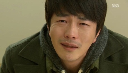 권상우(배우)
SBS ‘야왕’의 권상우가 오열연기로 절절한 부성애를 표현하며 안방극장을 눈물바다로 만들었다.
2월 5일 시청률조사회사 닐슨코리아에 따르면 지난 4일 방송된 ‘야왕’은 전국 시청률 12.7%를 기록했다. 이는 지난 방송이 나타낸 12.3%보다 0.4%포인트 상승한 수치로 자체최고시청률이다.