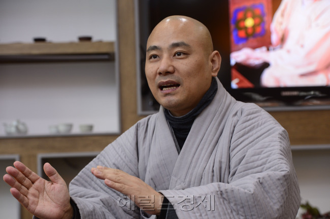 선업스님. 박해묵 기자/mook@heraldcorp.com
선업스님. 박해묵 기자/mook@heraldcorp.com
선업스님. 박해묵 기자/mook@heraldcorp.com