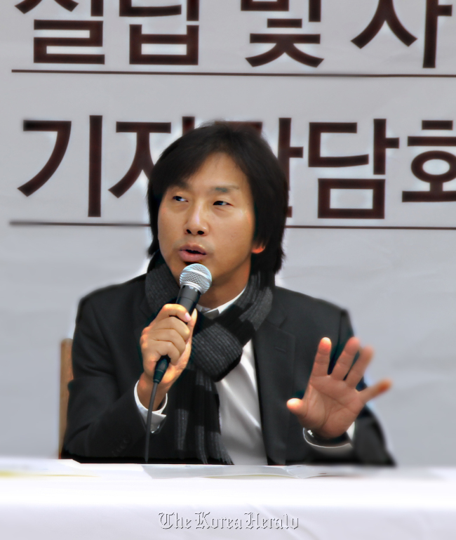 이은(영화감독)
Film producer Lee Eun, whose works include last year’s hit romance “Architecture 101” and 2011 animated film “Leafie, A Hen into the Wild,” has been appointed the new head of the Korean Film Producers Association, the organization said on Monday.