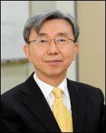 이용구(중앙대총장)
중앙대는 4일 법인 이사회를 열고 제 14대 총장에 이용구 교수(59ㆍ사진)를 선임했다고 5일 밝혔다. 이용구 심임 총장은 고려대를 졸업하고 미네소타 대학원에서 석ㆍ박사를 마친 뒤 1986년부터 중앙대 경영경제대학 응용통계학과 교수로 재직해왔다.