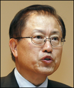 이종수(기업인/SH공사사장)
지난해 5월 취임해 임기를 2년 이상 남겨둔 이종수(64·사진) SH공사 사장이 지난 4일 돌연 사의를 표명한 것으로 전해져 그 배경에 이목이 쏠리고 있다. 서울시와 SH공사 안팎에서는 박원순 시장의 부채 감축과 관련한 갈등이 직접적인 원인으로 지목되고 있다.