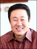 오세영(코라오홀딩즈대표)
“메콩 강을 중심으로 한 인도차이나 반도의 변화에 주목해야 합니다. 코라오홀딩스는 그 변화에 중심에 서 있습니다.”
지난 1일 라오스 수도 비엔티안에 위치한 코라오홀딩스 본사에서 만난 오세영<사진> 회장의 일성이다.