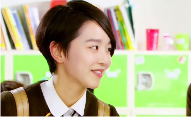 신혜선(배우)
드라마 ‘학교 2013’에 신혜선역으로 출연한 신인 연기자 신혜선이 박은혜, 김지우와 한솥밥을 먹는다. 온에어엔터테인먼트는 5일 신혜선과 전속 계약을...)와의 갈등 에피소드를 무난하게 이끌었다.