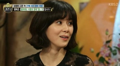 이보영(배우)
배우 이보영이 남자친구에게 업히는 스킨십을 좋아한다고 고백해 관심을 끌었다. 이보영은 지난 5일 밤 방송된 KBS2 예능프로그램 ‘달빛프린스’에 세 번째 게스... 그러자 강호동은 오랜시간 공개 연애중인 이보영에게 “행복하십니까?”라고 물었고 이보영은 그렇다고 답했다”