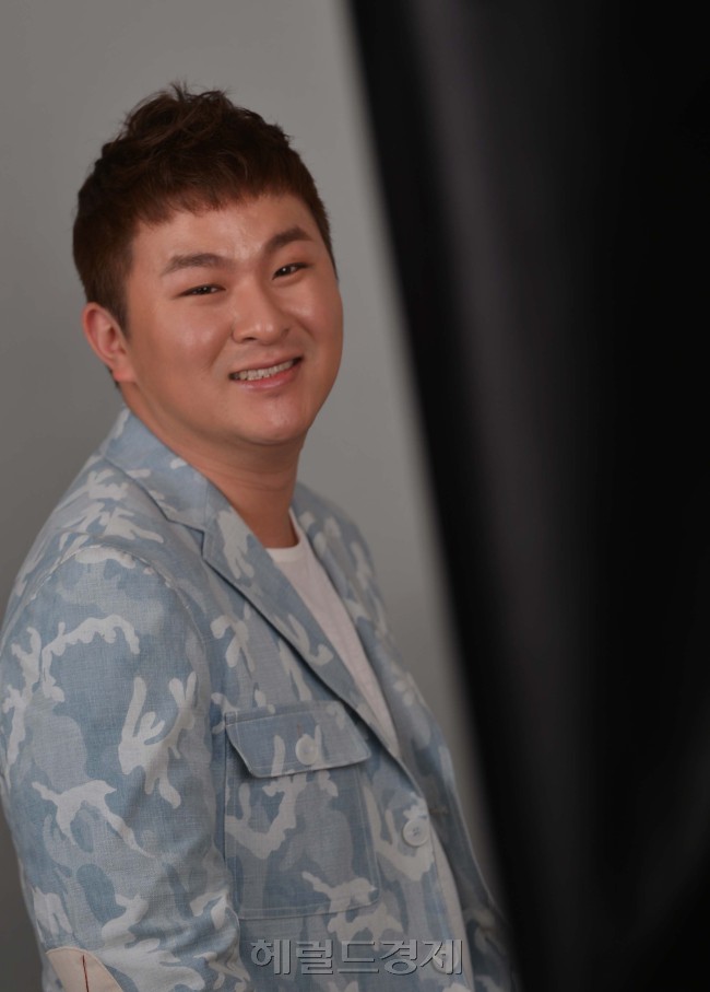 가수 허각 인터뷰.<br />이상섭 기자. babtong@heraldcorp.com <br />2013.02.05
가수 허각 인터뷰.
이상섭 기자. babtong@heraldcorp.com
2013.02.05