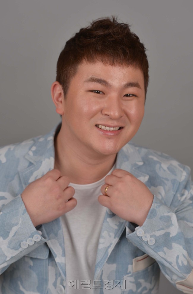 가수 허각 인터뷰.<br />이상섭 기자. babtong@heraldcorp.com <br />2013.02.05
가수 허각 인터뷰.
이상섭 기자. babtong@heraldcorp.com
2013.02.05