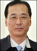 윤갑한(기업인/현대자동차부사장)
울산시는 현대자동차(주) 노사는 6일 오전 시장실에서 윤갑한<사진> 공장장(부사장), 이석동 상무, 문용훈 노조지부장 등이 공동모금회에 성금 7억원을 전달했다고 밝혔다.