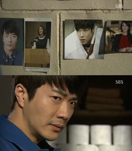 권상우(배우)
SBS 인기드라마 ‘야왕’이 4년의 시간을 훌쩍 넘었다. 이제는 4년 후, 권상우의 본격적인 복수가 시작된다. 5일 방송된 SBS 드라마 ‘야왕’에서 하류 역... 회장 딸인 백도경에게 접근하려는 모습으로 이날 방송분을 마쳤다.