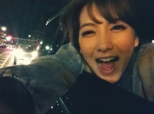 강지영(가수/카라)
카라 강지영이 교통법 위반 준하는 행동으로 구설수에 오르고 있다. 해당 사진은 지난 2011년 12월 31일 강지영은 자신의 트위터에 새해 인사와 함께 셀카를...다. 결국 선예는 신혼여행지에서 트위터에 공식 사과글을 올려야 했다.