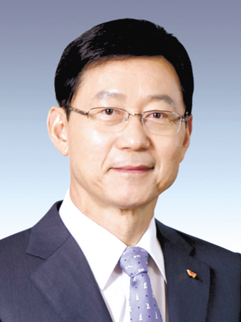 하성민(기업인/SK텔레콤회장)
SK Group completed the new lineup of its top decision-making council called SUPEX on Wednesday in an apparent effort to minimize the management vacuum from the imprisonment of group leader Chey Tae-won.