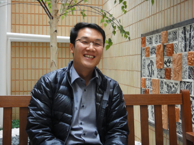 최국진(교수)(피플)
]“10여년전에 다니던 모교에서 후배들을 가르치게 됐습니다. 제 인생에 두번째 소원을 이룬 셈입니다.” 전화기 넘어로 들려오는 한국폴리텍대학 최국진(41ㆍ 사진 ) 교수의 목소리는 다소 상기돼 있었다.