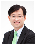 김상현(기업인/NHN대표)
김상헌 NHN 대표는 7일 열린 실적발표 컨퍼런스콜에서 “게임 부문 확장이 어려웠다”며 한게임 분할의 취지를 밝혔다.
김 대표는 “게임은 리스크가 발생했을 때 발빠르게 대응해야 하는데 게임이 현재 사회적 비판에 노출돼 있고, 네이버와 회사 전체를 고려한 나머지 기본적으로 보수적으로 접근할 수밖에 없었다”며 “상황이 이렇다보니 보상구조, 인력 채용 등 다양한 사례에서 게임 부분의 확장이 어려웠고 부정적 효과가 많았다”고 말했다.
