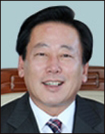 조억동(기초단체장)
광주시는 조억동 사진 > 시장이 민족 최대의 명절인 설을 앞둔 8일, 경안시장을 찾아 상인과 시민들을 만나 현장의 소리를 귀담아 들으며 서민경제를 살필 계획이라고 7일 밝혔다.