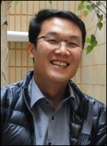 최국진(교수)
"10여년 전 다니던 모교에서 후배를 가르치게 됐습니다. 제 인생에 두 번째 소원을 이룬 셈입니다.”
전화기 넘어로 들려오는 한국폴리텍대학 최국진(41ㆍ사진 ) 교수의 목소리는 다소 상기돼 있었다. 서울에서 2박3일간 워크숍을 마치고 창원으로 내려가던 중 기자와 통화한 그는 최근 폴리텍대가 실시한 열린 채용에서 기능대학 출신이라는 단점을 뚫고 당당히 임용된 교수다. 11년 동안 키워온 꿈과 어린 시절 겪어야 했던 좌절 그리고 새로운 희망에 대해 이야기를 나눴다.