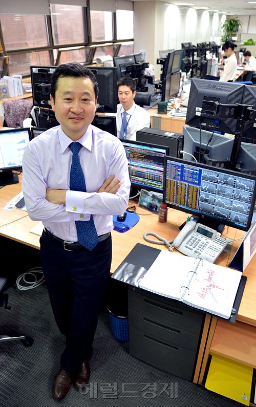 데이비드전(David Chon/금융인/KDB산은자산운용공동대표)
투자은행(IB)인 베어스턴스(Bear Stearns)에 입사한 데이비드 전은 2년 만에 평사원에서 전무까지 초고속 승진할 정도로 월스트리트에서 인정받은 인물이다. 1997년 한국의 외환위기와 2008년 글로벌 금융위기를 잇달아 예언하면서 명성을 이어갔다.