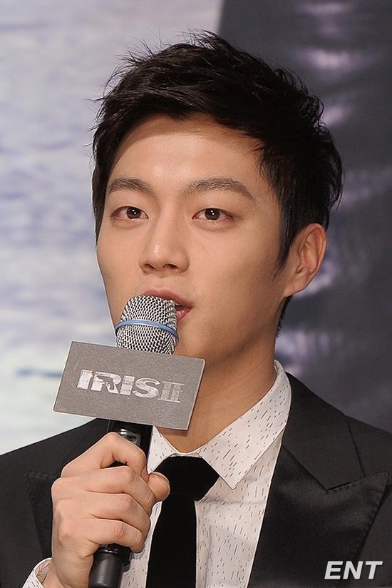 윤두준(가수/비스트)
배우 장혁이 ‘액션 배우’로 거듭난다는 질문에 “사실 가장 잘하는 장르는 코믹과 멜로”라고 답해 이목을 끌었다. 장혁은 7일 오후 2시 서울 소공동 롯데호텔에서 진행된 KBS2...다 더욱 화려하고 웅장해진 액션 장면을 예고한 만큼 그의 활약에 더욱 관심이 쏠린다.