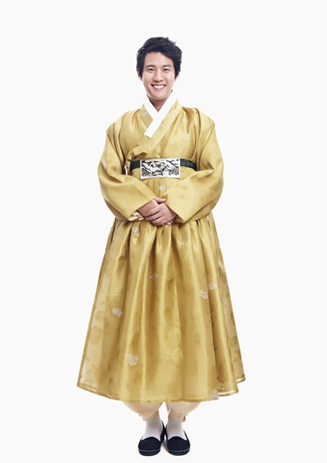 서준영(배우)
최근 종영한 KBS2 스페셜단막극 시즌3 ‘시리우스’에서 열연한 서준영은 현재 영화 ‘방황하는 칼날’에 한창이다. 데뷔 후 한 작품활동을 쉬지 않았던 서준영과 구정을 앞두고 강남...다. 그는 데뷔 후 설 명절 때마다 촬영 스케줄과 겹쳐 집에 못간 적이 많다고 했다.