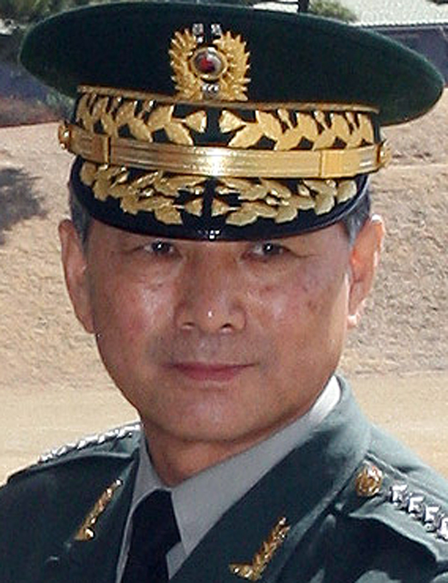 김장수(정당인)
박근혜 정부의 경호실장에 임명된 박흥렬 전 육참총장