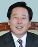 조억동(기초단체장)
지역경제 활성화와 민생안정을 도모하기 위해 지방재정 균형집행을 적극적이고 내실있게 추진한다고 12일 밝혔다. 시의 올해 균형집행 계획에 의하면 일반·특별회계, 기금 등 균형집행 대상액 2995억원의 57%에 해당하는 1707억원을 상반기에 집행하게 된다
