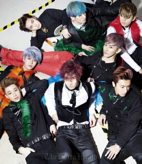 슈퍼주니어(그룹 중 일부의 멤버,규현,예성,시원,동해,이특,려욱,은혁,성민)
1998, a group of entertainment insiders gathered at the French vacation spot of Cannes to attend Midem, an international entertainment market. About 20 groups from the local cultural content market participated.