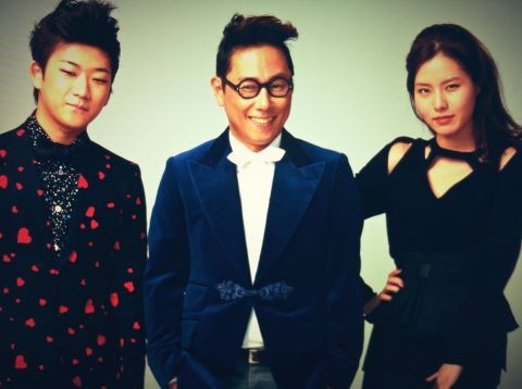도대윤(좌측부터/가수/투개월),윤종신(가수),김예림(가수/투개월)
투개월 신지수가 고 임윤택을 애도했다. 가수 신지수는 11일 자신의 트위터에 “내가 완전 많이 사랑하는 윤택 오빠! 천국갈 거니까 가시는 길도 행복하게 가세요! 오빠는 천국에서도 음악하실 거니까요! 저 예쁘게 크고 예쁘게 음악할게요! 사랑해요! 정말 사랑해요!”라는 글을 게재했다.
