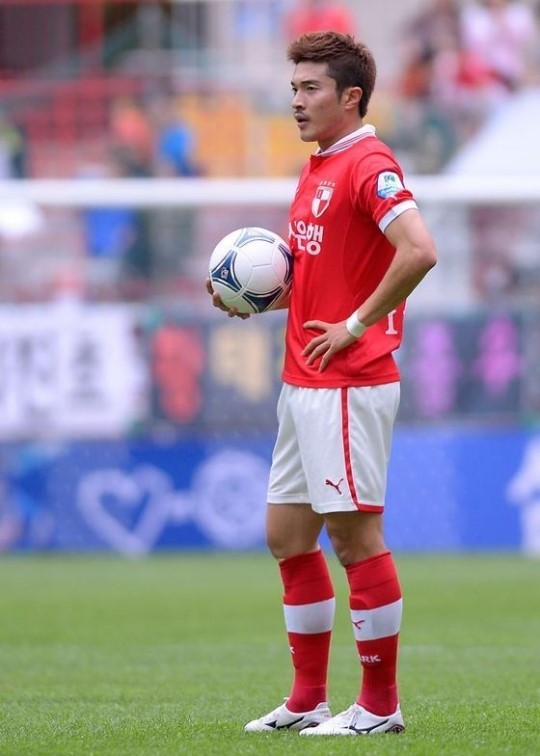 박종우(축구선수)
2012 런던올림픽 남자축구에서 ‘독도 세리머니’를 펼쳐 메달 수여가 보류된 박종우(23·부산)가 동메달을 되찾았다