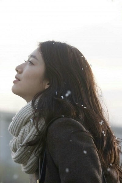 벅산햬(배우)
배우 박신혜가 자신의 출연작 ‘7번방의 선물’ 700만 돌파에 감사 인사를 전했다. 박신혜는 12일 자신의 트위터에 “영화 ‘7번방의 선물’ 700만 많은 분들께 따듯한 선물이 될 수 있는 영화가 되게 해달라고 기도드렸는데 감사합니다”라는 글과 함께 한 장의 사진을 게재했다.