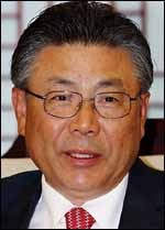 박뱅우(광역단체장)
‘화학의 날’(3월22일)은 차세대 핵심 소재로 주목받고 있는 탄소소재 연구와 실용화사업의 동남권 허브기관이 될 ‘저차원탄소혁신소재연구센터’ 기공식과 연계한 기념식(3월22일), 노벨상 수상자 등 글로벌 리더 특별 초청 강연회, 미래가치 확산 중소기업 발전전략 세미나, 화학인 체육대회, 기업체 현장견학 등이 마련되고 제7회 이동 화학관도 행사기간에 운영된다