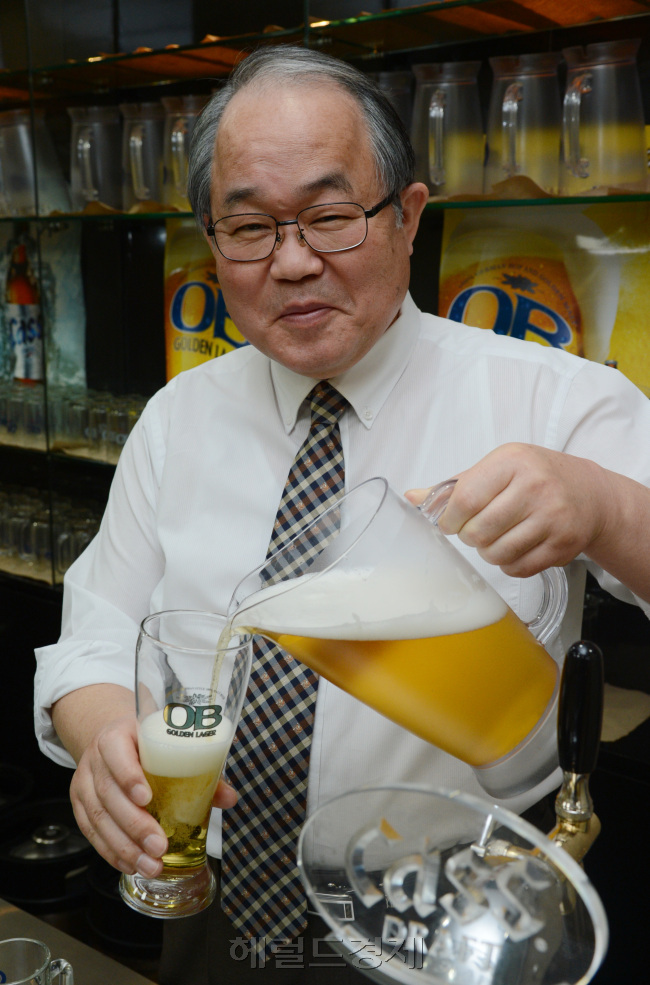 장인수 오비맥주사장.<br />정희조 기자/checho@heraldcorp.com  130118
장인수 오비맥주사장.
정희조 기자/checho@heraldcorp.com  130118
장인수 오비맥주사장.
정희조 기자/checho@heraldcorp.com  130118
장인수 오비맥주사장.
정희조 기자/checho@heraldcorp.com  130118