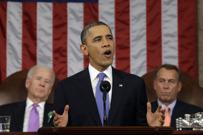 버락오바마(Barack Obama/정치인/대통령)
President Barack Obama, flanked by Vice President Joe Biden and
House Speaker John Boehner, gives his State of the Union address during a joint session of Congress on Capitol Hill in Washington on Tuesday.   AP-Yonhap News