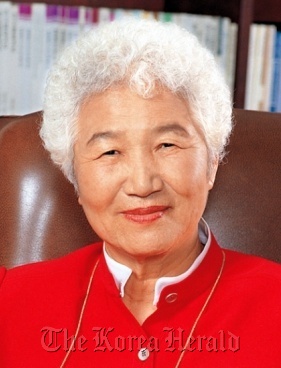 정광모(사회기관단체인)
Chung Kwang-mo, chairwoman of the Consumers Union of Korea, died in Seoul on Wednesday after a life devoted to improving consumer rights. She was 84.