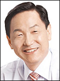 김상곤(교육감)
경기도교육청(교육감 김상곤·사진)은 13일, 3월 개교하는 경기도내 학교설립 담당부서 및 공립 단설 유치원, 공사립 초·중·고 및 특수학교 등 총 33개 학교의 담당자 60여명을 대상으로 3월 개교 점검 결과 보고회를 진행했다.