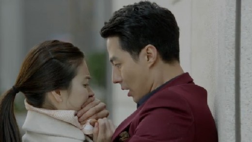송혜교(좌측/배우),조인성(배우)
]SBS 새 수목드라마 ‘그 겨울 바람이 분다’가 오랜만에 안방극장에 복귀한 조인성과 송혜교의 완벽한 호흡과 수려한 영상미로 시청자들의 눈길을 사로잡았다.