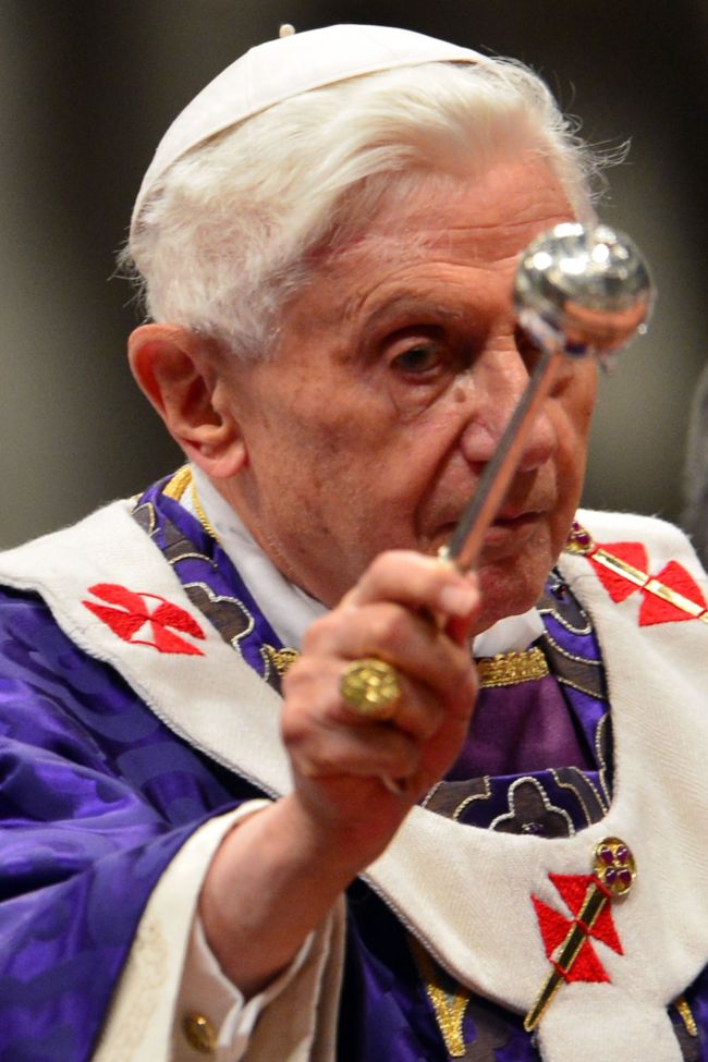 Pope Benedict XVI leads the mass for Ash Wednesday, opening Lent, the forty-day period of abstinence and deprivation for the Christians, before the Holy Week and Easter, on Thursday at St Peter's basilica at the Vatican. (AFP-Yonhap News)