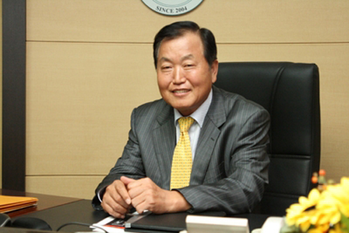장인수(기업인/오비맥주사장)
주류 도매상을 하는 내가 장인수 사장과 본격적으로 교류한 건 1998년, 그가 진로에서 북서울지점장으로 발령나면서부터다. 장 사장을 한마디로 표현하자면 한국에서 이런 사람 찾기 힘들다는 것이다.