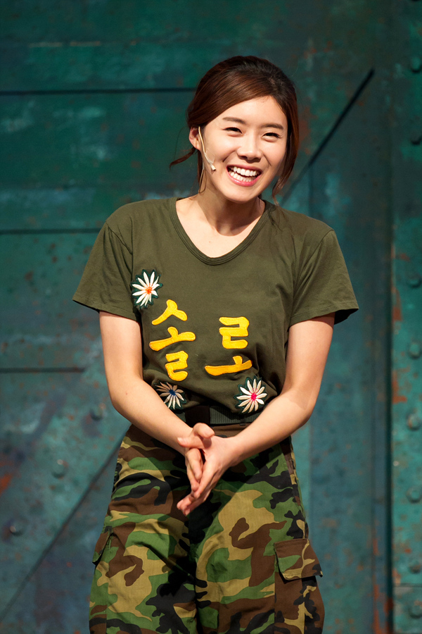 장도연(개그우먼)
tvN ‘코미디빅리그’(이하 코빅)에서 ‘레오’로 활약중인 조세호와 ‘소모임’ 장도연의 핑크빛 기류가 심상치 않다. 지난 방송에서 조세호가 장도연에게 깜짝 고백한 것에 이어 다시 한번 장도연을 향한 폭탄 발언으로 눈길을 끌 예정이다.