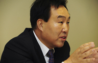 이기태(교수)
소액주주 운동을 벌이고 있는 네비스탁은 KJ프리텍의 경영정상화를 위해서는 경영 역량과 능력이 검증된 최대주주 이기태씨의 역할 확대가 무엇보다 필요한 상황이라고 강조했다.