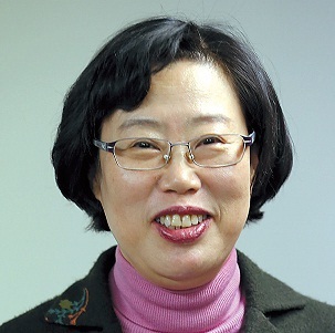윤진숙(연구인)
Yoon, 58, director of marine policy research at Korea Maritime Institute, will head the new Maritime and Fisheries Ministry to be created under Park’s government.
Yoon would become the nation’s first single female minister if she passes the parliamentary confirmation hearing.