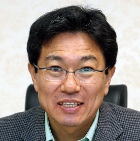 윤상직(정무직공무원)
Yoon, vice minister for industry and technology, was named as the Park Geun-hye administration’s first minister of industry, trade and energy.
Having served major posts at the ministry and its affiliated organizations, the bureaucrat also worked as President Lee Myung-bak’s secretary for knowledge economy before taking his current job in 2011