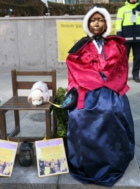 A statue of a sex slave in front of the Japanese embassy. (Yonhap News)