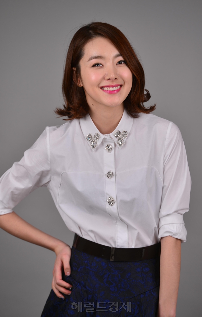 소이현(조우정/배우)
첫 1000만 관객 영화에 이름을 올릴지 이목이 쏠리고 있다. 18일 영화진흥위원회 영화관입장권통합전산망에 따르면 ‘7번방의 선물’은 지난 15일부터 17일까지 주말 3일간 1...방의 선물’은 개봉 19일 만에 600만, 21일 만에 700만, 25일 만에 800만 관객을 돌파했다