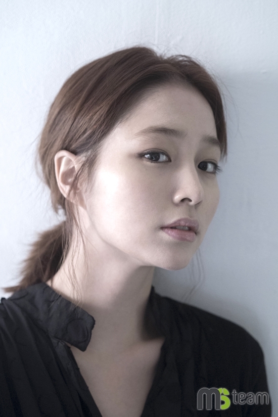 이민정(배우)
배우 이민정이 SBS 새 수목드라마 ‘내 연애의 모든 것’의 여주인공 캐스팅을 확정하며 새해 본격적인 활동의 포문을 열었다.
2월 18일 오전 이민정 소속사 측은 “이민정이 ‘그 겨울, 바람이 분다’ 후속으로 방송될 예정인 ‘내 연애의 모든 것’의 출연을 확정지었다”고 밝혔다.