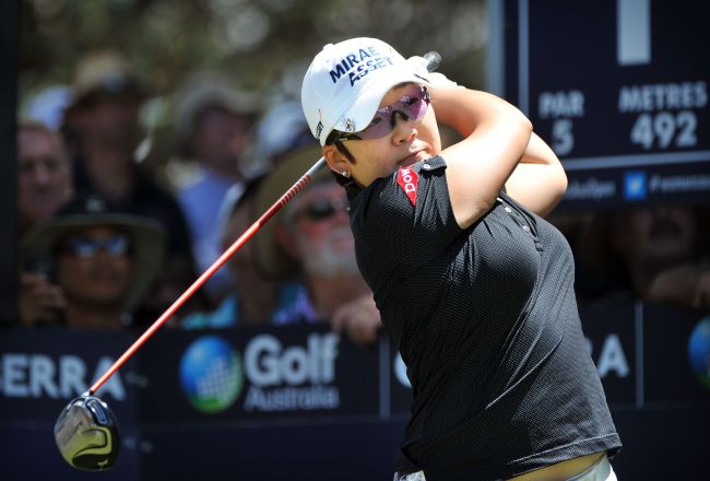 신지애(골퍼)
Shin Ji-Yai of South Korea tees off during the final round of the Women's Australian Open golf tournament in Canberra on Sunday. (AFP-Yonhap News)