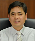 곽상도(변호사)
곽상도(연수원 15기) 민정수석 내정자는 검사 시절 ‘특수수사의 교본’으로 불릴만큼 특수통으로 정평이 나 있다. 차기 정부에서 청와대와 법무부의 가교 역...하며, 박근혜 대통령 당선인의 의중에 따라 ‘검찰 개혁’의 선봉에 설 것으로 전망된다