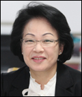 황춘자(국영기업인)
서울시 산하 공기업 첫 여성 임원이었던 황춘자(60·사진) 서울메트로 고객서비스 본부장이 오는 25일을 끝으로 외길 30년 공직 인생을 마감하고 퇴임한다. 5년도 버티기 힘들다는 한 직장에서 30년을 근무한 그다. 올해 서울메트로(1~4호선)가 출범 30주년을 맞았으니 서울메트로 어느 것 하나 그의 손길이 안 닿은 곳이 없다고 해도 과언이 아니다. 서울메트로의 산증인인 셈이다. 그만큼 애틋하고 아쉬움도 많다